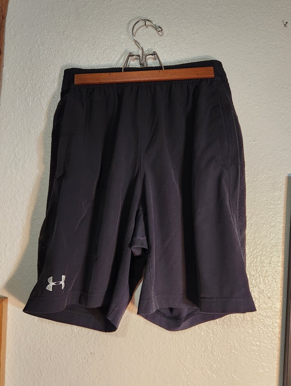 Under Armour Men’s Black Athletic Training Shorts